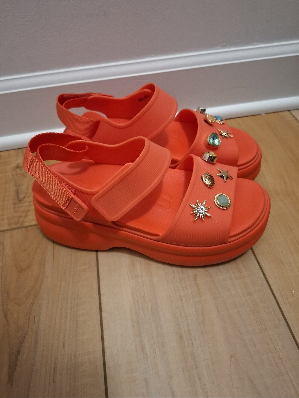 Crocs Platform Sandals Women's 8 Soho Y-Strap Orange Jibbitz Comfort Summer